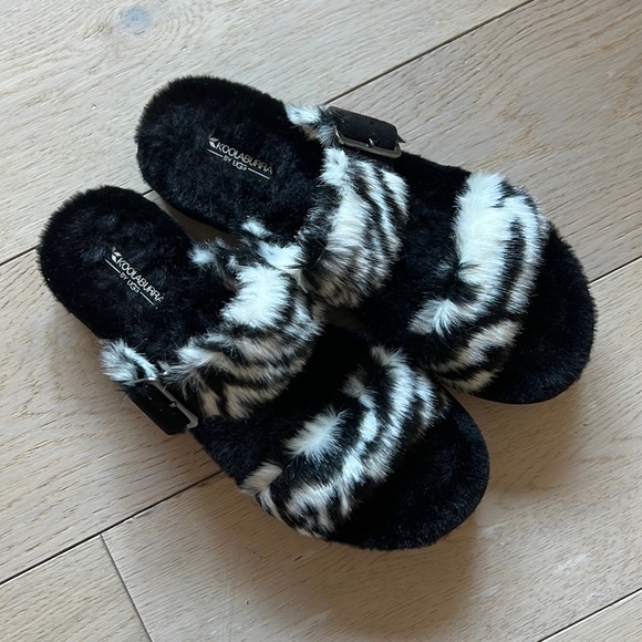 KOOLABURRA BY UGG ZEBRA SLIDES - Picture 1 of 4